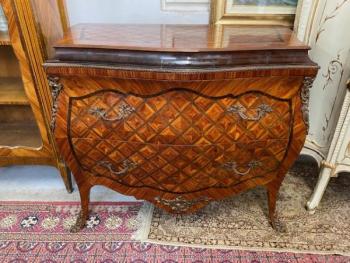 Intarzovaná komoda A  Intarzovaná komoda A