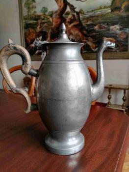 Cínová konvička s víčkem Cínová konvička s víčkem