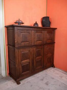 Starožitná drásaná kredenc z 19. století. Dub Starožitná drásaná kredenc z 19. století. Dub