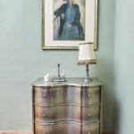 Designová komoda se stříbrným povrchem Designová komoda se stříbrným povrchem