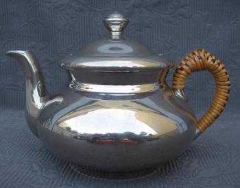 Konvice čajová, se sítkem, zn. Thun Konvice čajová, se sítkem, zn. Thun