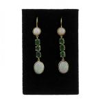 Zlaté visací náušnice s opály a smaragdy Zlaté visací náušnice s opály a smaragdy