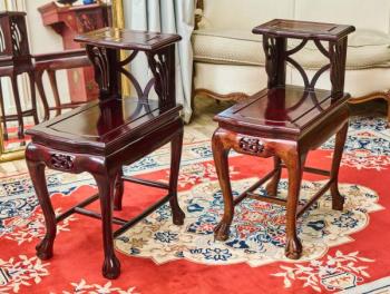 Čínské vyřezávané stolky – pár Čínské vyřezávané stolky – pár