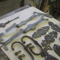 Restaurujeme i kování na starožitný nábytek. Restaurujeme i kování na starožitný nábytek.