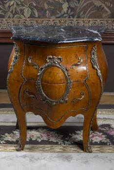 14. Malá komoda v rokokovém stylu 14. Malá komoda v rokokovém stylu