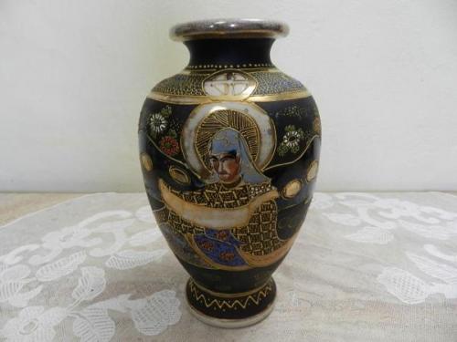 Bohatě zdobená zlacená váza - Satsuma, Japonsko Bohatě zdobená zlacená váza - Satsuma, Japonsko