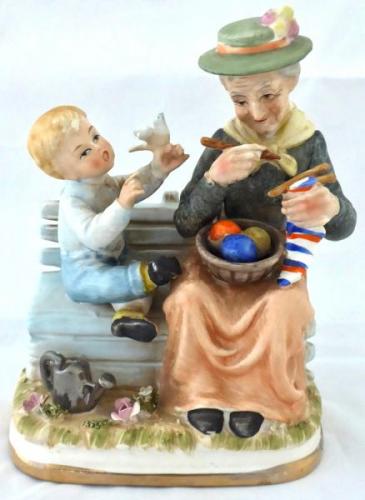 Babička s chlapečkem na lavičce Babička s chlapečkem na lavičce