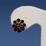 Zlaté náušnice s granáty, Čechy, 2. pol. 20. stol. Zlaté náušnice s granáty, Čechy, 2. pol. 20. stol.