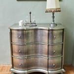 Designová komoda se stříbrným povrchem Designová komoda se stříbrným povrchem