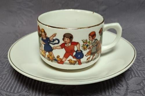 Šálek s podšálkem, dětský motiv II.  Šálek s podšálkem, dětský motiv II.