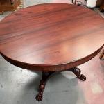 Jídelní oválný stůl s tordovanými sloupky a lvími tlapami, mahagon, 1870 Jídelní oválný stůl s tordovanými sloupky a lvími tlapami, mahagon, 1870