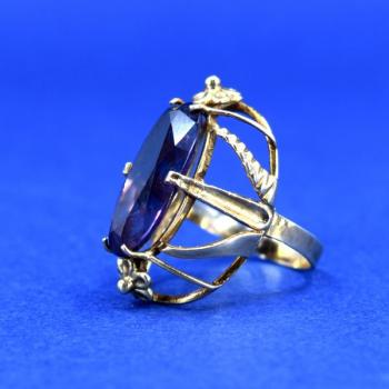 Zlatý prsten s ametystem Zlatý prsten s ametystem