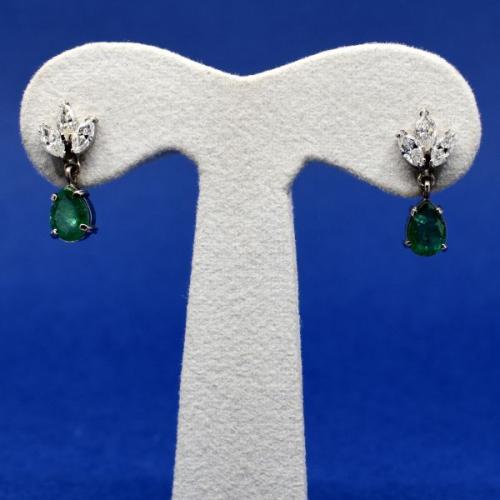 Zlaté náušnice se smaragdy Zlaté náušnice se smaragdy