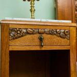 Zrestaurovaná starožitná ložnice Art Deco s velkou Zrestaurovaná starožitná ložnice Art Deco s velkou