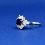 Zlatý prsten se safírem a brilianty Zlatý prsten se safírem a brilianty