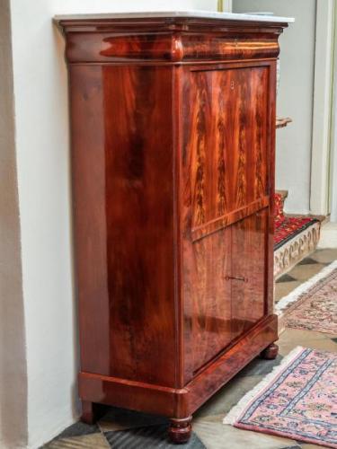 Biedermeier sekretář s tajnými zásuvkami Biedermeier sekretář s tajnými zásuvkami