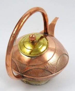 Art deco měděná a mosazná konvice Art deco měděná a mosazná konvice