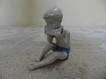 Porcelánová soška, chlapec s melounem - Royal Dux Porcelánová soška, chlapec s melounem - Royal Dux