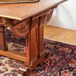 Neogotický vyřezávaný stůl. Dub. Rozkládací 386 cm Neogotický vyřezávaný stůl. Dub. Rozkládací 386 cm