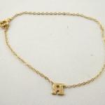 Krátký řetízkový náramek s písmenem R Krátký řetízkový náramek s písmenem R