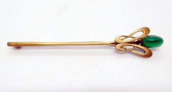Stříbrná brož se zeleným kamenem Stříbrná brož se zeleným kamenem
