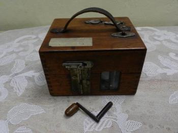 Přístroj, holubářské poštovní hodiny Přístroj, holubářské poštovní hodiny