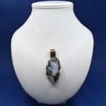 Zlatý závěs s boulder opálem Zlatý závěs s boulder opálem