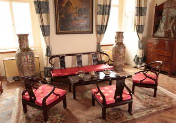 Čínská sedací souprava vykládaná perletí. Palisand Čínská sedací souprava vykládaná perletí. Palisand