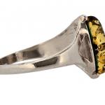 Stříbrný prsten se zeleným jantarem Stříbrný prsten se zeleným jantarem