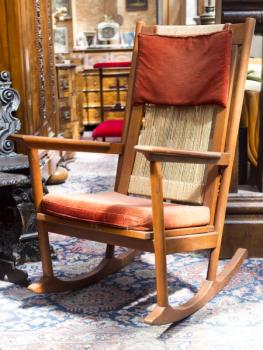 Houpací křeslo s područkami Houpací křeslo s područkami