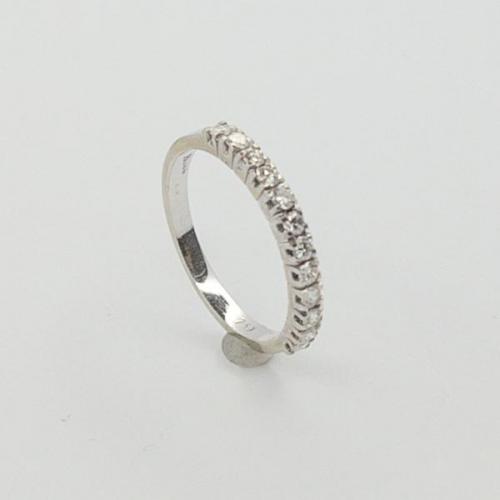 Briliantový prsten typu Riviéra Briliantový prsten typu Riviéra