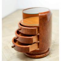 Starožitný noční stolek po našem odborném restaurování. Starožitný noční stolek po našem odborném restaurování.