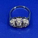 Zlatý art deco prsten s briliantem, 1930 Zlatý art deco prsten s briliantem, 1930