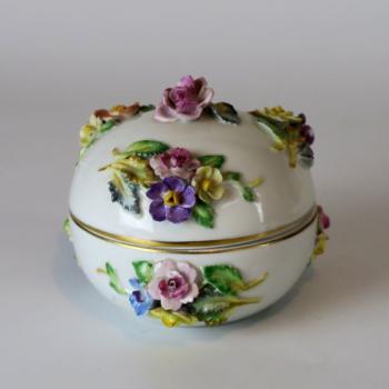 Dóza s víkem Dóza s víkem