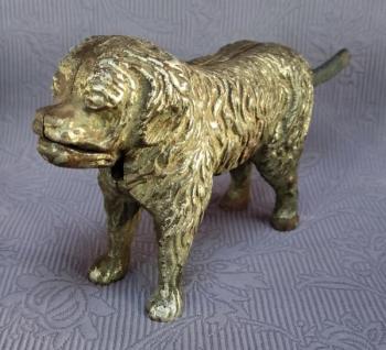 Starý kovový louskáček v podobě psa  Starý kovový louskáček v podobě psa