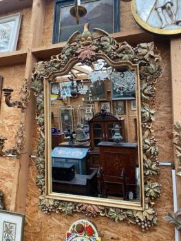 Bohatě řezbované zrcadlo  Bohatě řezbované zrcadlo