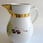 Porcelánový džbánek s hubičkou a fialkami Porcelánový džbánek s hubičkou a fialkami