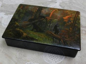 Ručně malovaná dřevěná lakovaná krabička s medvědy Ručně malovaná dřevěná lakovaná krabička s medvědy