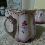 Růžové zlacené hrnky zdobené růžemi 4 ks Růžové zlacené hrnky zdobené růžemi 4 ks