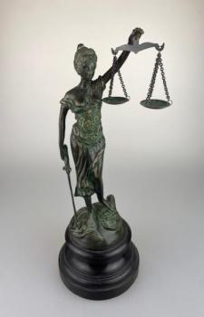 Bronzová socha justice Bronzová socha justice