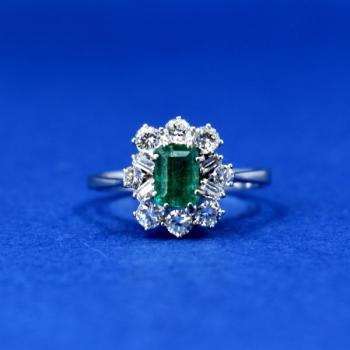 Zlatý prsten se smaragdem a brilianty Zlatý prsten se smaragdem a brilianty