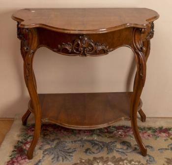 254. Konzolový stolek v rokokovém stylu 254. Konzolový stolek v rokokovém stylu