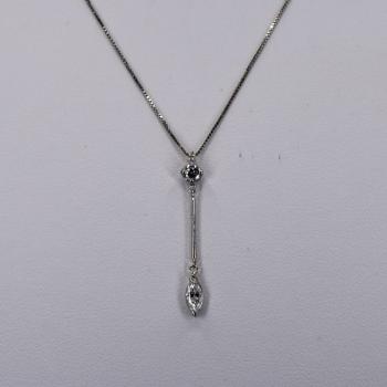 Bílozlatý přívěsek s diamanty a řetízkem Bílozlatý přívěsek s diamanty a řetízkem