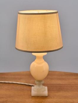 Starožitná stolní lampička z mramoru se stínidlem Starožitná stolní lampička z mramoru se stínidlem