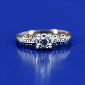 Zlatý prsten se safírem Zlatý prsten se safírem