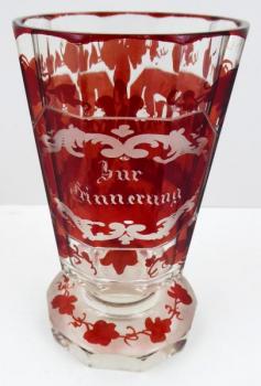 Pohár s rubínovou lazurou a medailony Pohár s rubínovou lazurou a medailony