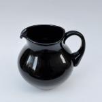 Džbán z hyalitového skla Džbán z hyalitového skla