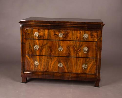 Biedermeierová komoda cca 1830 – ořechová kořenice Biedermeierová komoda cca 1830 – ořechová kořenice