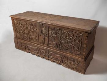 Barokní truhla z 18. století Barokní truhla z 18. století