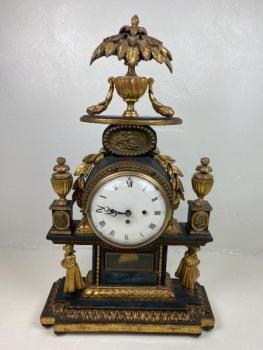 Klasicistní hodiny  Klasicistní hodiny